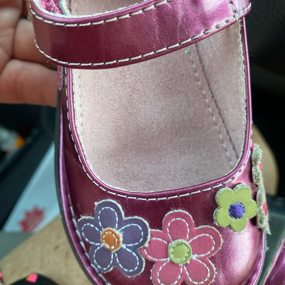 CHILD Nordstrom Rack Beautiful like New shoes! SO SO CUTE!💕💕💕💕💕Size 7M - Picture 2 of 9